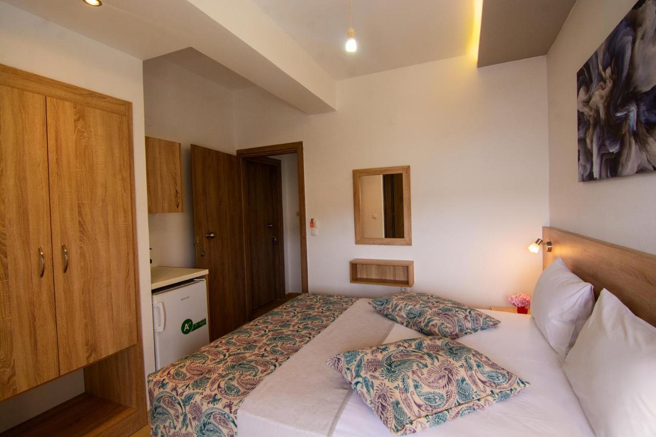 Nicole Rooms Palaiochora Exterior photo